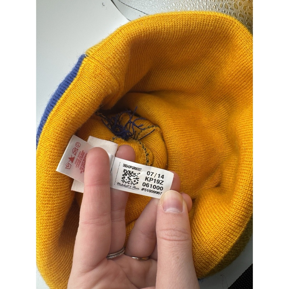VTG‎ Mitchell & Ness Golden State Warriors Beanie Cap Unisex Blue Yellow Pom Pom - Picture 8 of 8